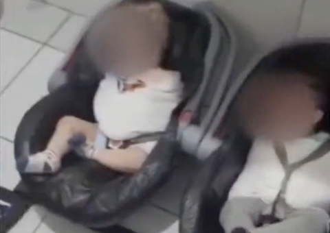 Vídeo mostra bebês amarrados em camisa de força em banheiro de escola infantil