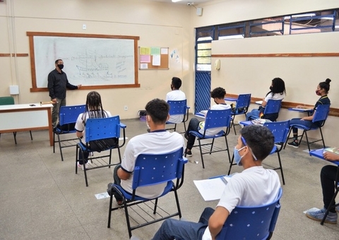 Governo anuncia promoções para 2 mil professores e pedagogos do Amazonas