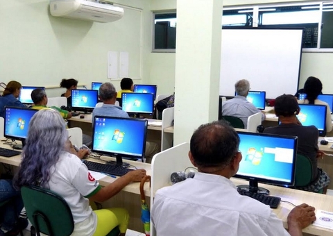 Lei de inclusão digital de idosos é sancionada no Amazonas