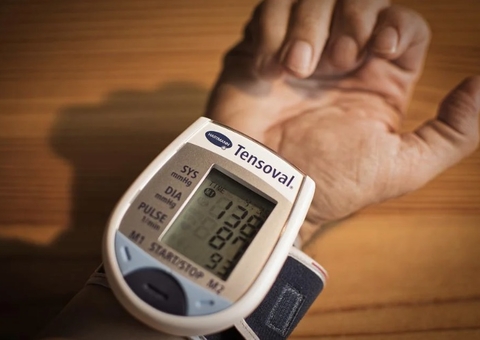 Estudo aponta benefícios do exercício físico associado a remédio de pressão