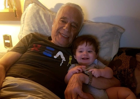 Pai aos 83 anos, homem faz vídeos para filho assistir quando crescer