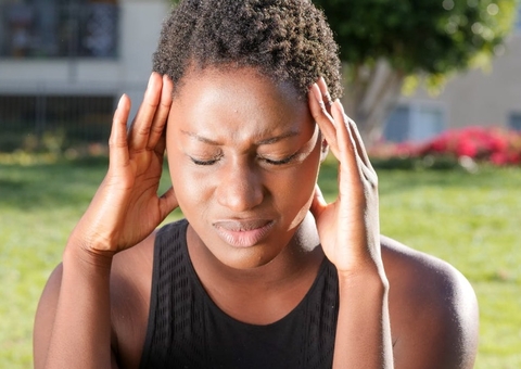 Dor de cabeça ao acordar? Saiba mais sobre bruxismo e má qualidade do sono