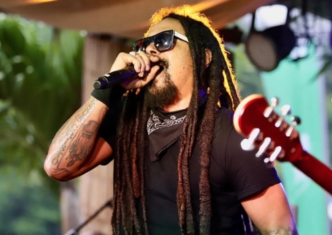 Marcelo Falcão faz show em Manaus