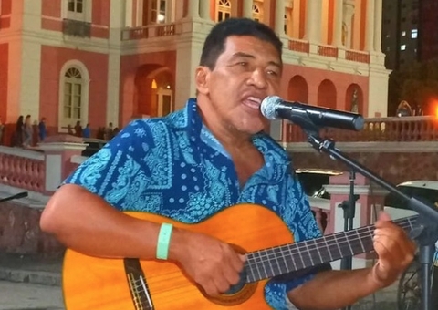 Cileno apresenta '40 e poucos anos de música' hoje no Teatro Amazonas