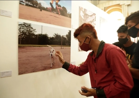 Jovens comunitários retratam cenários amazônicos na exposição 'Olhares de Tumbira'