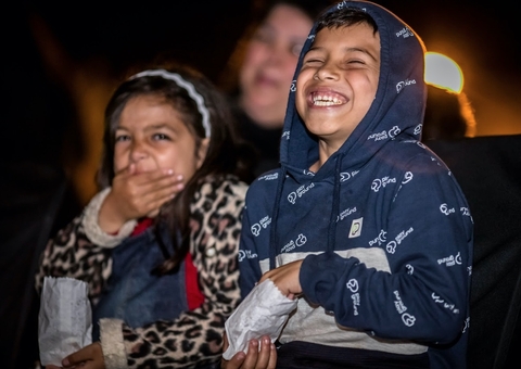 CineSolarzinho itinerante movido a energia solar oferece sessões de cinema gratuitas em Manaus