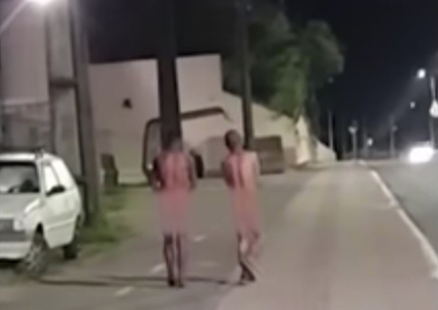 Homens são expulsos pelados de boate após calote em garotas de programa; vídeo