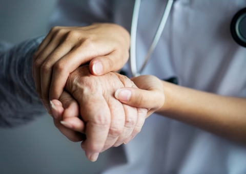 Medicamento experimental contra Alzheimer consegue retardar avanço da doença