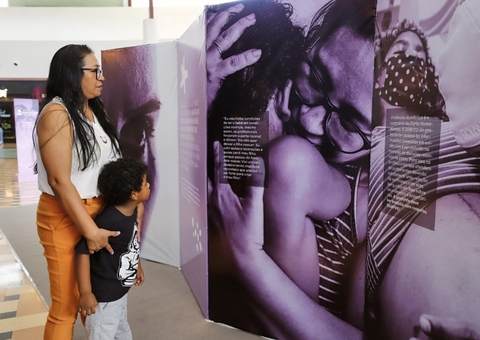 Exposição 'Faces do Nascer' aborda violência obstétrica em shoppings de Manaus