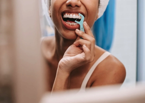 Mitos e verdades sobre alimentos que escurecem os dentes