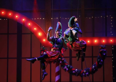 'O Encanto do Natal' emociona público no Teatro Amazonas