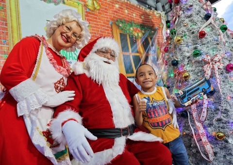 Novo bairro em Manaus recebe 'Natal Itinerante' com distribuição de brinquedos