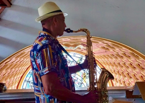 De MPB ao Beiradão, Ítalo Gimenez e Maestro Wanderlan agitam show 'Entre Amigos'