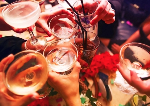 Exagerar no álcool nas festas de fim de ano pode prejudicar os rins