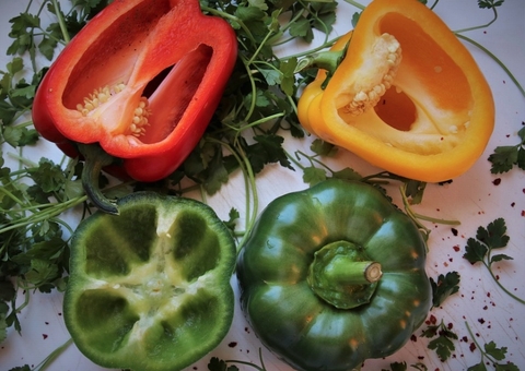 Veja 5 alimentos que causam azia e inchaço na barriga