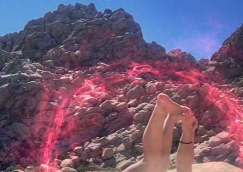 Técnica de tomar sol nas partes íntimas vira moda entre jovens, mas afinal, funciona?