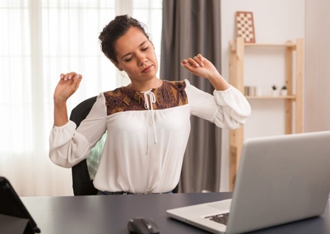 Confira técnicas de meditação rápidas para diminuir o estresse no trabalho