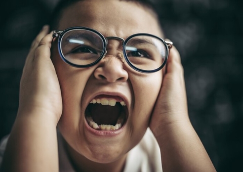 Volta às aulas pode ajudar a reconhecer sintomas de miopia infantil