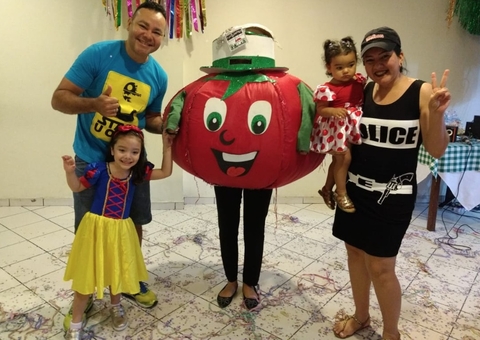 'Tomatinho na Folia' reúne foliões mirins no domingo de Carnaval