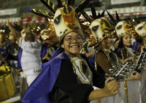 Escolas de samba do 'Grupo de Acesso A' desfilam nesta sexta em Manaus