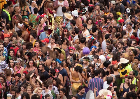 Pesquisa revela que medo de roubos e golpes afasta foliões do Carnaval