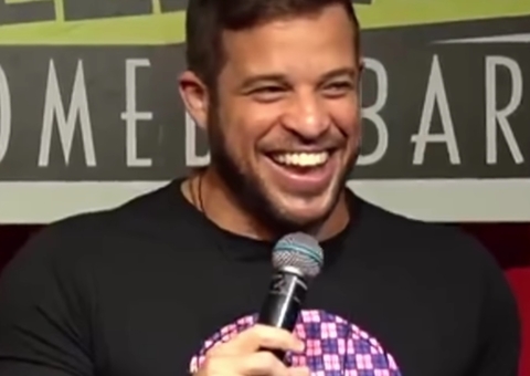 Flávio Andradde apresenta novo 'stand up' no Teatro Amazonas