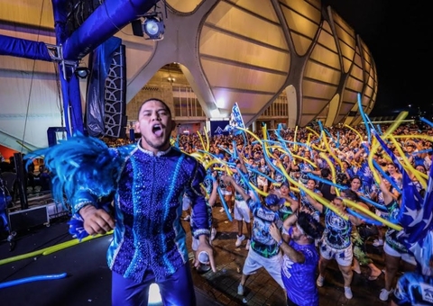 'Povo festeiro' abre a temporada de festas do boi Caprichoso em Manaus
