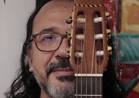 Célio Cruz celebra aniversário com show beneficente no Luar de Uaicurapá neste sábado