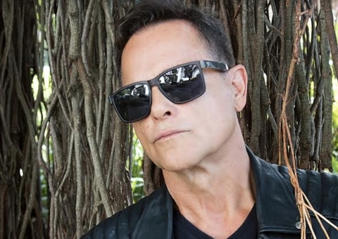 Ícone dos anos 80, Sylvinho Blau Blau agita Manaus com show gratuito