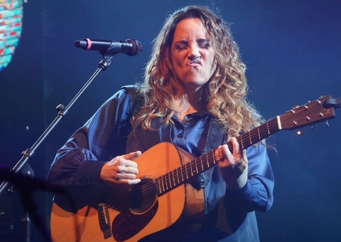 Ana Carolina faz show 'especial Cássia Eller' em Manaus