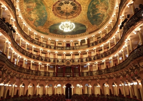 Manaus recebe concerto gratuito com Celso Viáfora no Teatro Amazonas