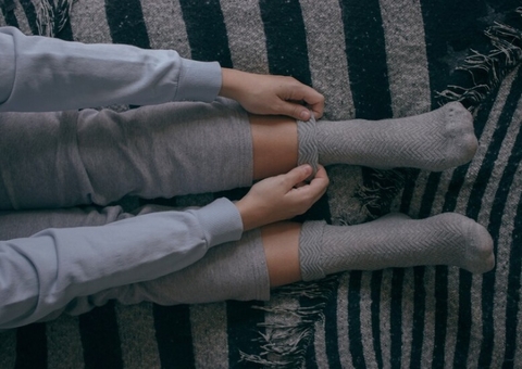 Pés e mãos gelados podem indicar doenças; entenda