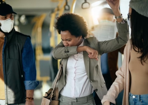 Conheça os diferentes tipos de xarope para tosse e suas funções