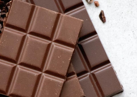 Pode comer chocolate ao leite todo dia? Entenda polêmica