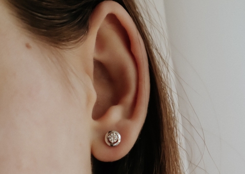 Orgasmo na orelha: entenda por que algumas pessoas sentem frenesi ao limpar os ouvidos