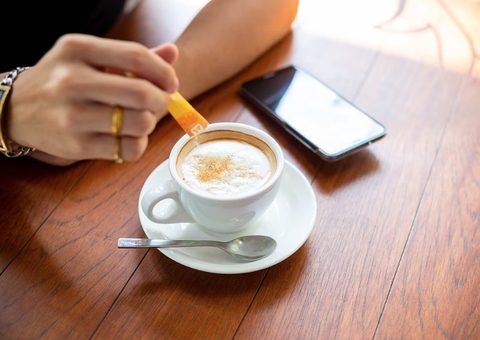 Além do adoçante aspartame: conheça alimentos potencialmente cancerígenos