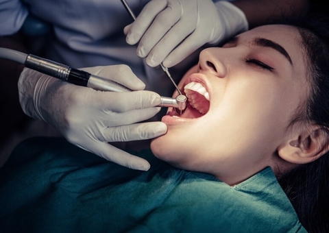 Dentista faz alerta sobre implantes dentários em pacientes diabéticos