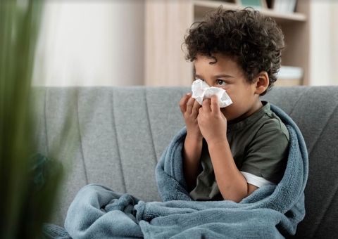 Especialista explica como rinite alérgica pode se intensificar nos dias de calor