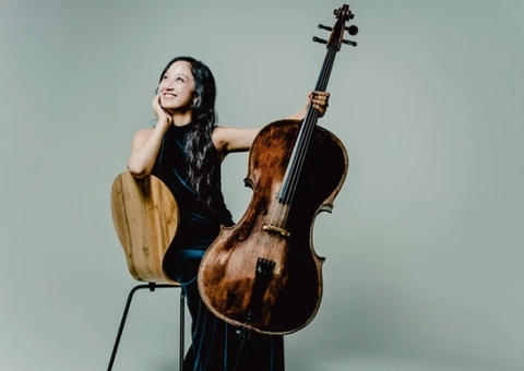 Violoncelista Hayong Choi faz show gratuito em Manaus com Amazonas Filarmônica