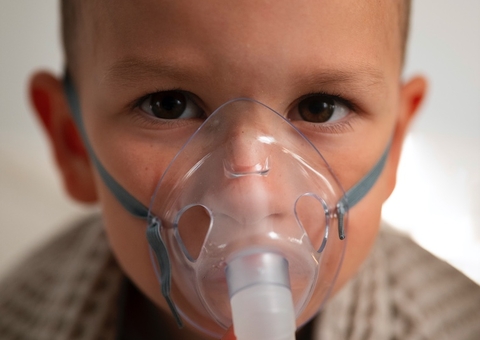 Fumaça expõe crianças a novas doenças respiratórias, alerta especialista