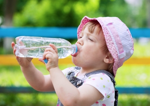 Desidratação e insolação: Saiba como proteger as crianças das altas temperaturas
