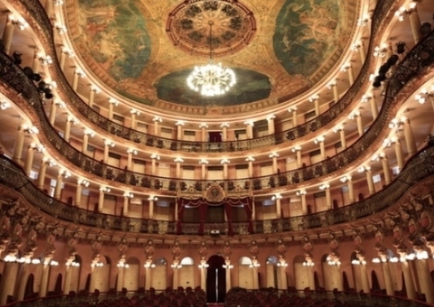 Espetáculo 'Instituto Luar x Metamorfose Ambulante" reúne música, comédia e terror no Teatro Amazonas
