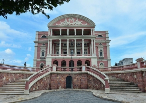 Evento 'Chá da Tarde' resgata tradição e etiqueta no Teatro Amazonas
