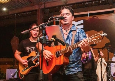 Victor França canta 'Chico Buarque e Parcerias' neste sábado no Luar de Uaicurapá