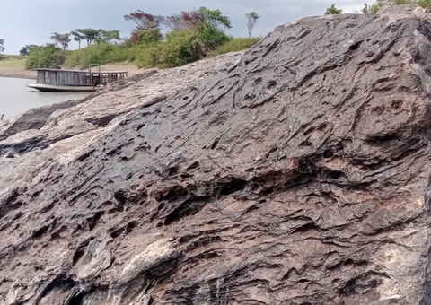 Seca no Amazonas revela gravuras no interior do Estado