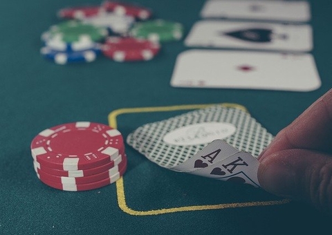 Polícia fecha cassino clandestino e 30 pessoas são presas em São Paulo