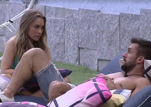 Carla e Arthur têm nova discussão: ‘tá falando alto por que?’