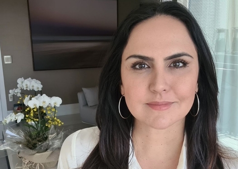 Carla Cecato pede emprego no Instagram após ser demitida pela Record