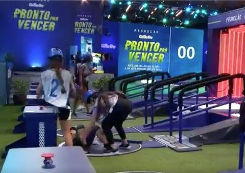 BBB21: Carla passa mal, quase desmaia e Arthur não presta ajuda à sister 