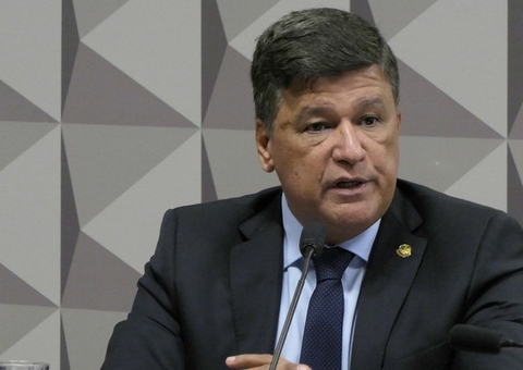Senador Carlos Viana é internado com Covid-19
